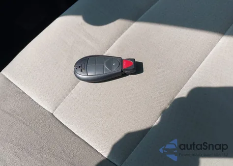 2011 Chrysler Town & Country Touring from USA, damaged, VIN 2A4RR5DG9BR720062